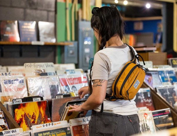 画像5: ALL-CITY Turntable Sling Bag (5)