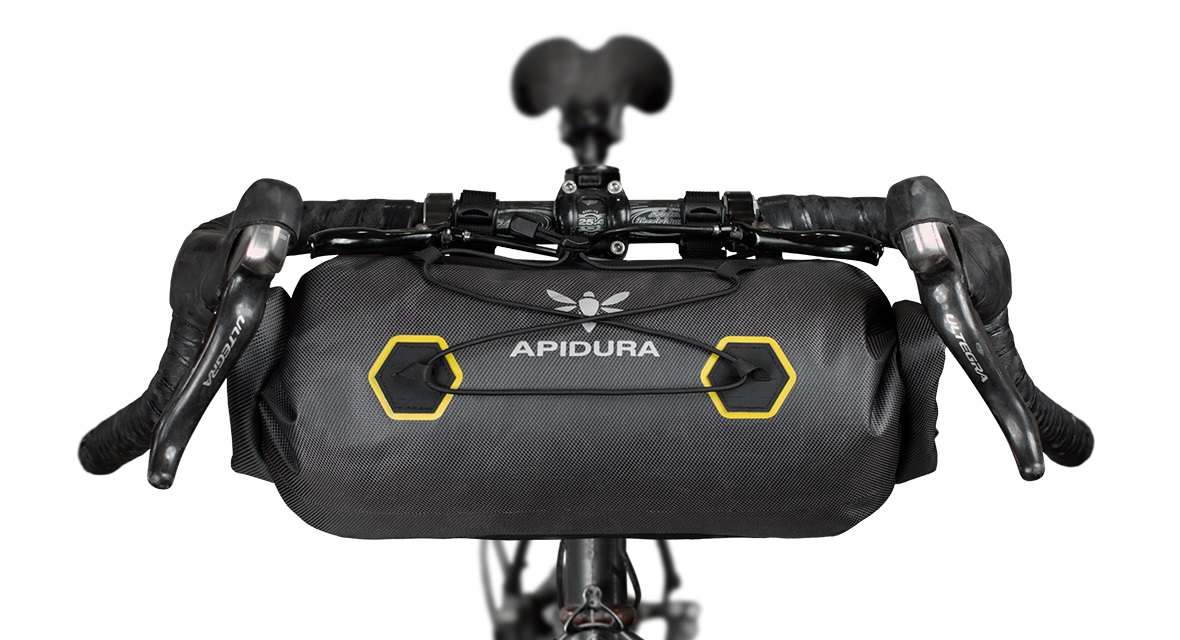 APIDURAエクスペディションハンドルバーバッグ(9L) - HAPPY BIKES